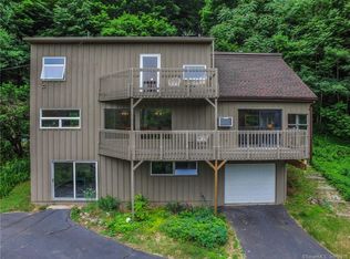 7 Bishop Dr, Woodbridge, CT 06525