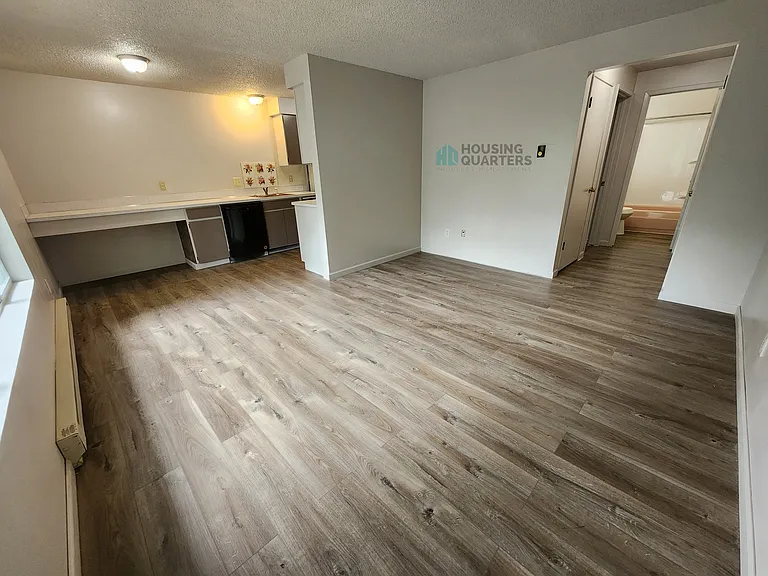 1810 N Addison St #6 — Photo 2