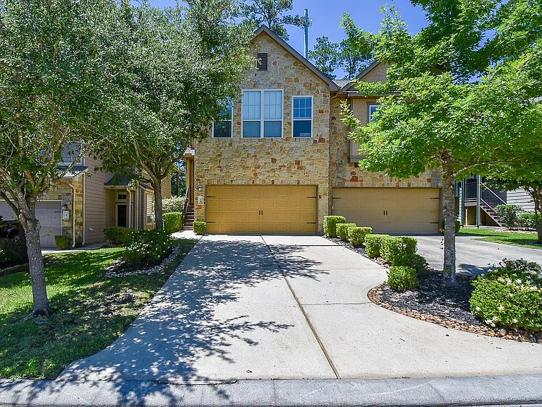 18 Cheswood Manor Dr — Photo 1