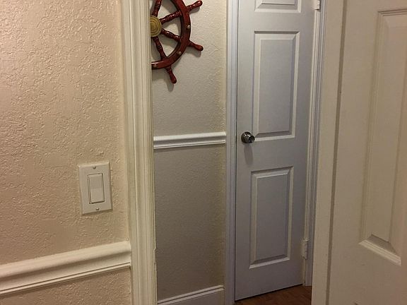 Entryway. Dressing room, full bath, studio with a queen size MURPHY BED. Full kitchen