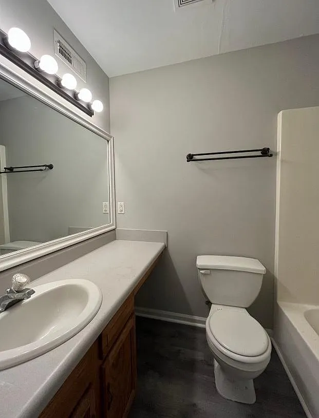2 bed, 1000 sqft, $950 — Photo 2