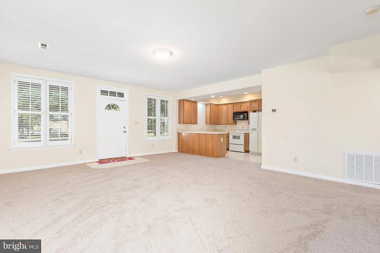 1 bed, 1120 sqft, $1,700 — Photo 3