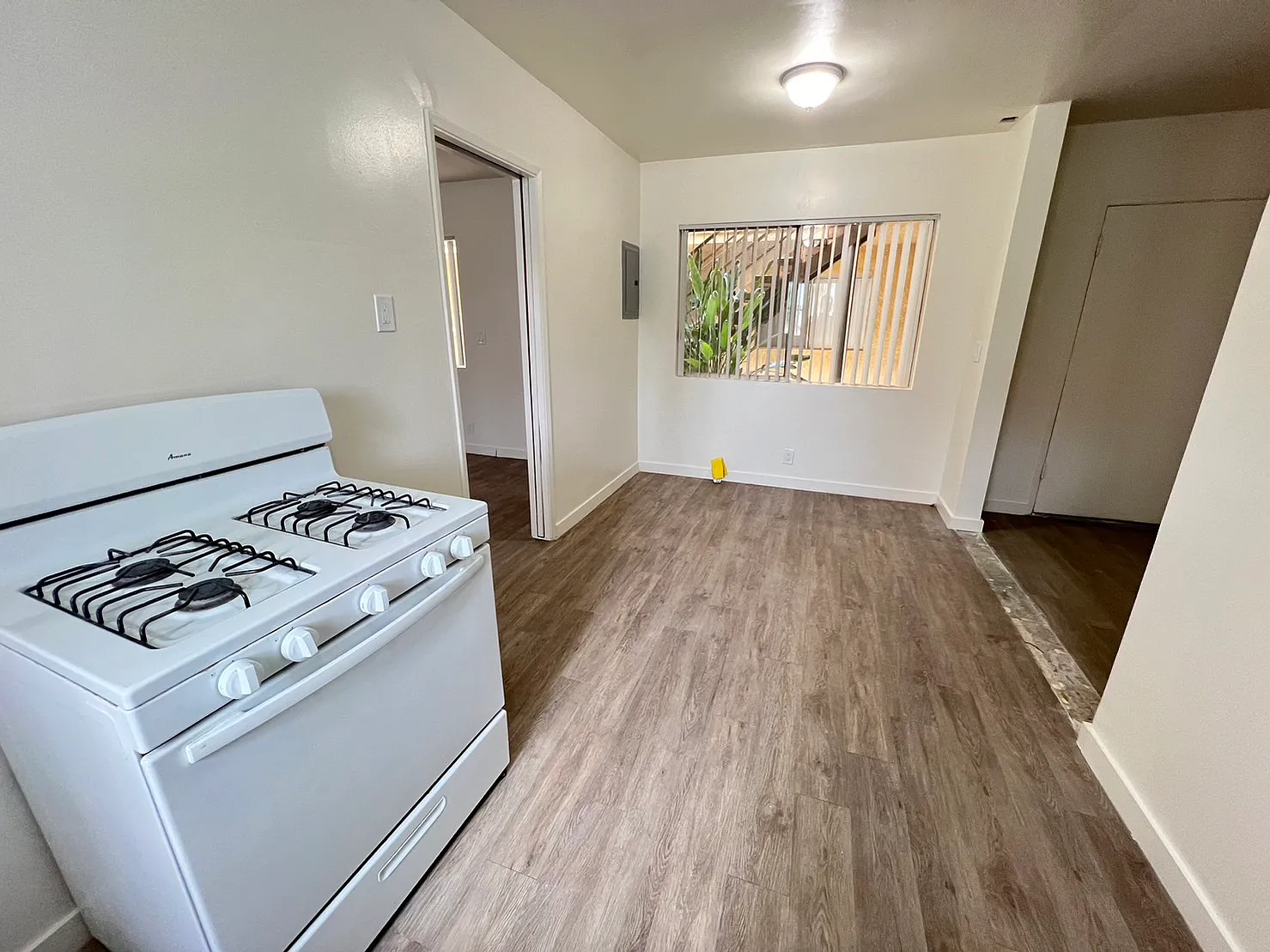 2 bed, 950 sqft, $1,795 — Photo 4