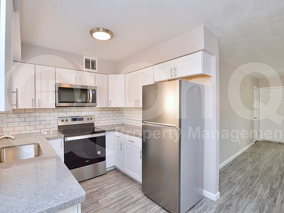 5th image of 645 N Arrowhead Dr #4