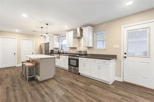 105 Locust St — Photo 3