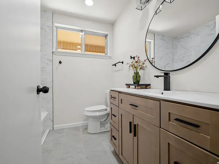 209 Windcrest Dr — Photo 10