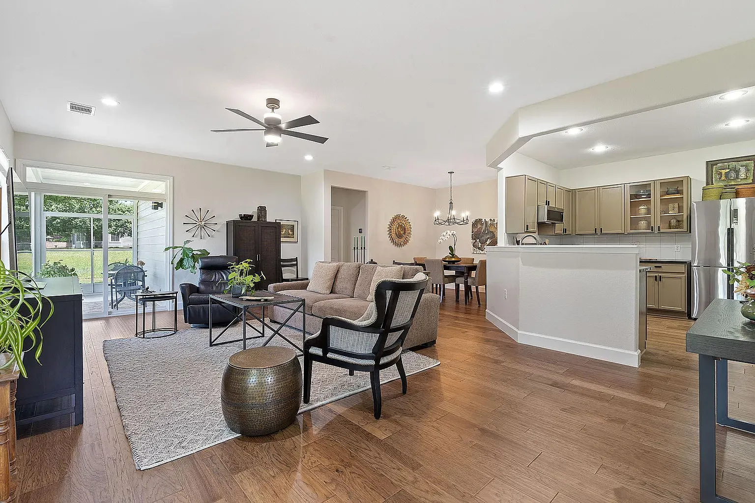 2 bed, 1397 sqft, $2,090 — Photo 4