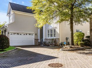 4 Isabella Ct, Atlantic Highlands, NJ 07716