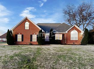 1707 Arrow Head Dr, Lebanon, TN 37087