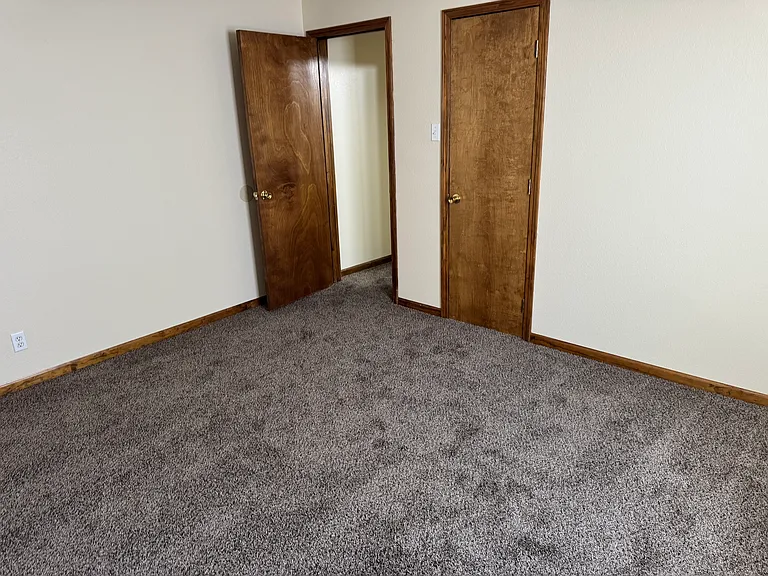 933 W Central St — Photo 13