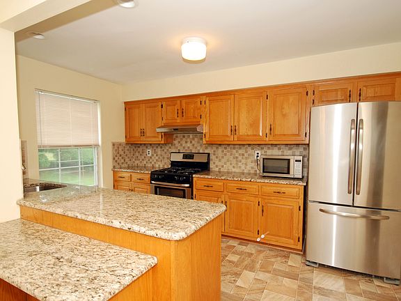 3rd image of 191 Driscoll Ct