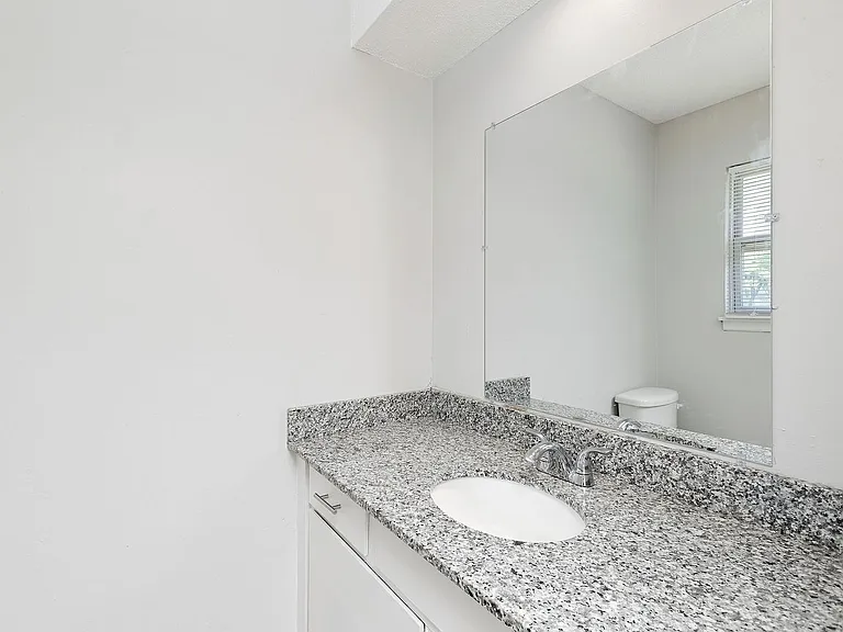 221 E Washington St #A — Photo 11