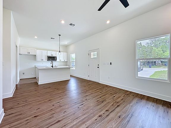 5th image of 252 Jackson Blvd