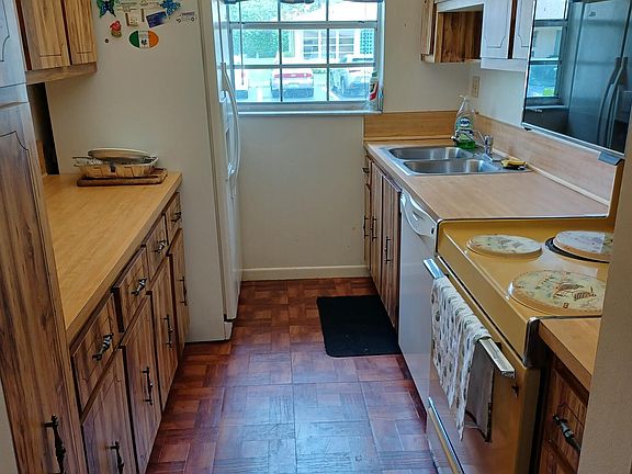 4th image of 5061 Lakefront Boulevard #B