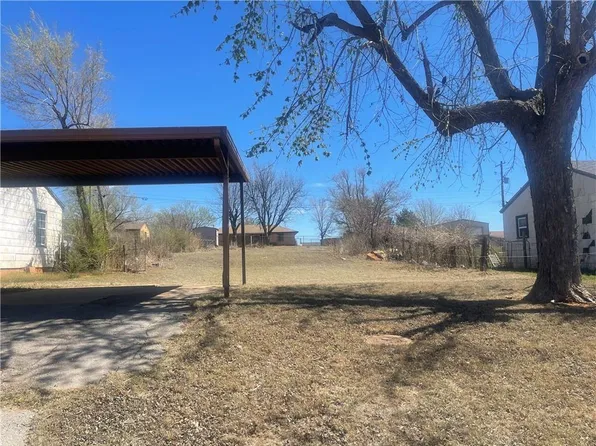 710 N 4th St, Weatherford, OK 73096