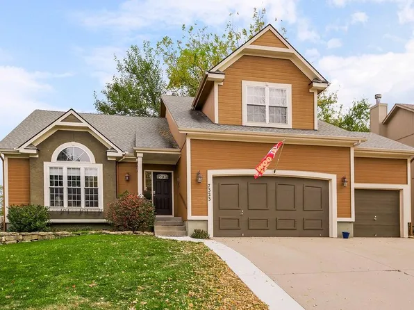 7323 Meadowsweet Ln, Shawnee, KS 66227