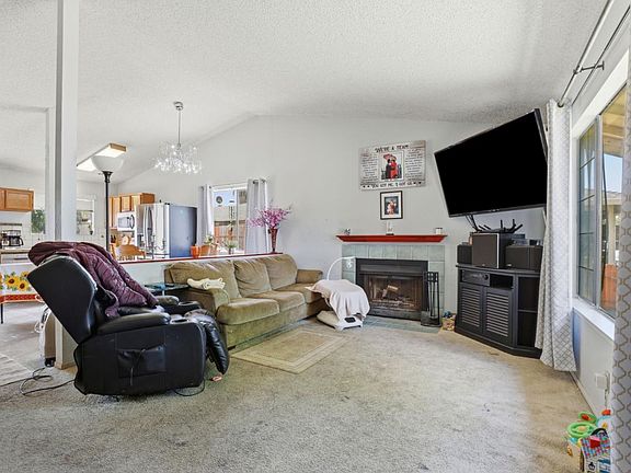 5th image of 768 Lake Village Dr