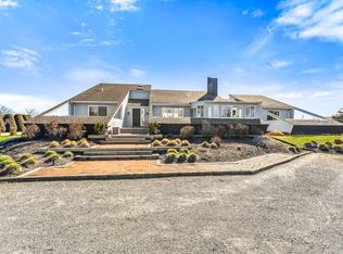 3 Duck Point Rd, Remsenburg, NY 11960