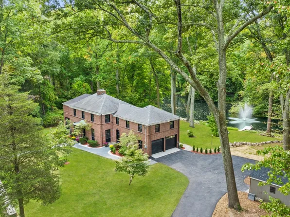 126 Cedarwood Rd, Stamford, CT 06903