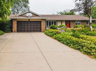 361 Walnut Ln, Apple Valley, MN 55124