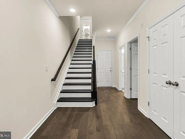 105 Vaughn Dr — Photo 12