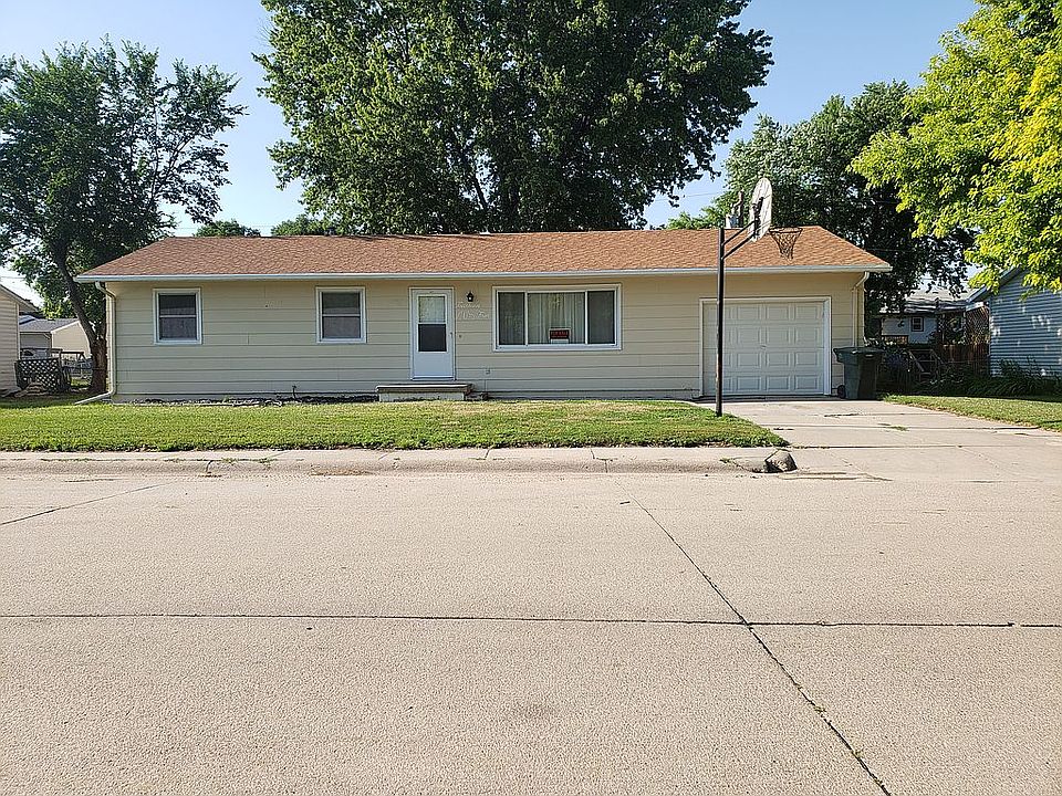 1st image of 1404 E 33rd St