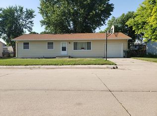 1404 E 33rd St, Kearney, NE 68847