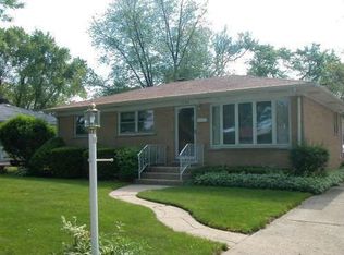 1202 S Robert Dr, Mount Prospect, IL