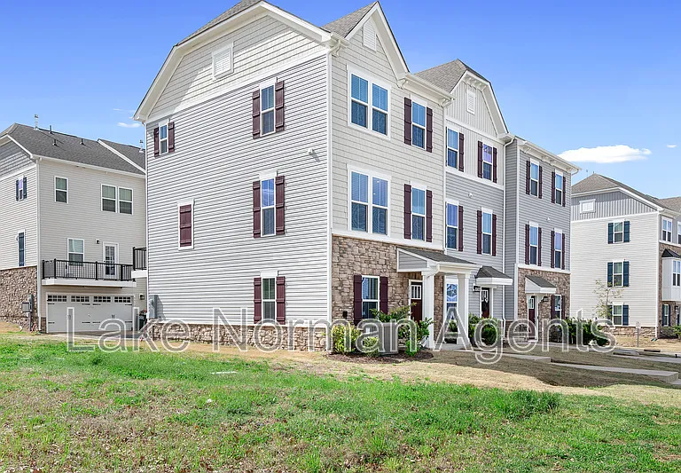 1814 Aspire St — Photo 3