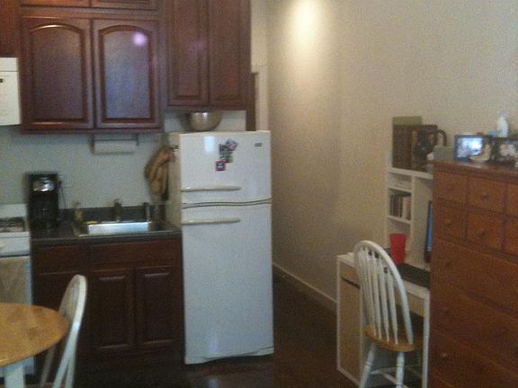 5th image of 638 Catharine St #1B