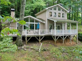 420 Rooster Rd, Maggie Valley, NC 28751