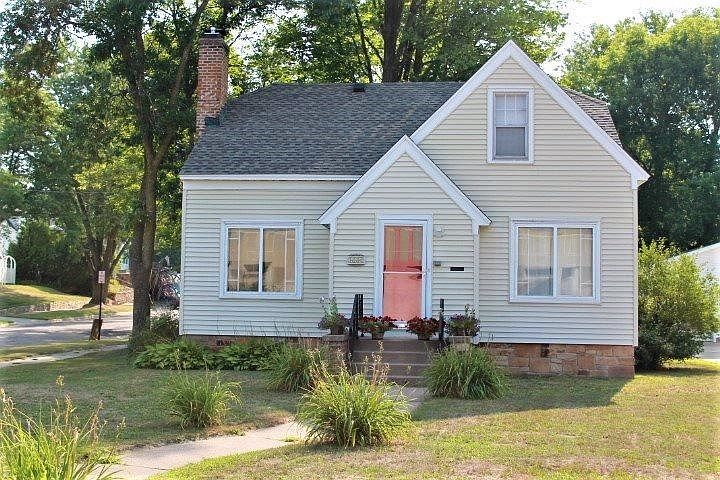 1st image of 440 5th St N