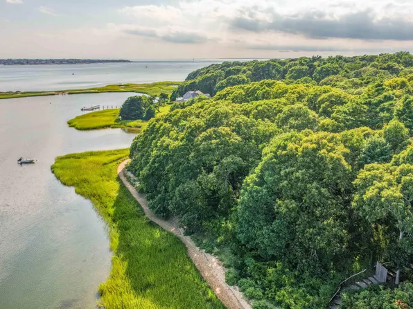 221 Scraggy Neck Road, Cataumet, MA 02534