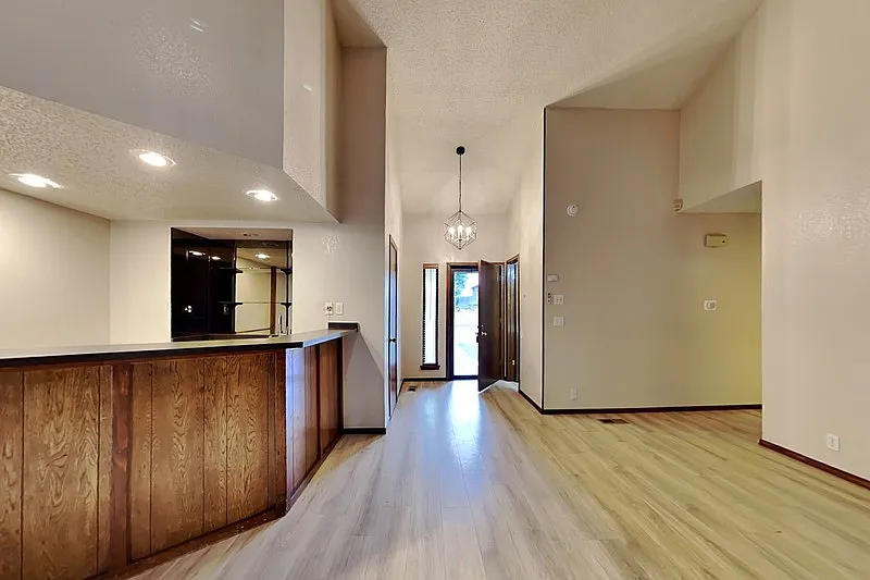 4 bed, 3.0 bath, 2050 sqft, $1,895 — Photo 3