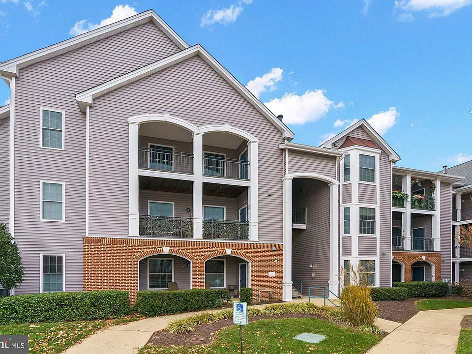 20447 Chesapeake Sq #201