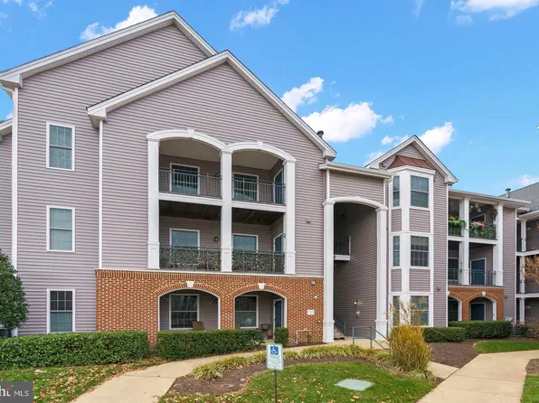 20447 Chesapeake Sq Unit 201, Sterling, VA 20165