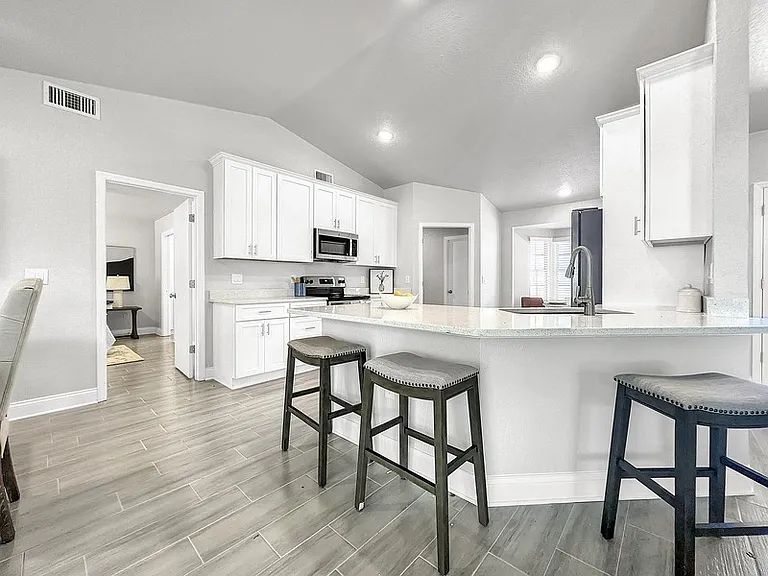 685 Berkley Pointe Dr — Photo 9