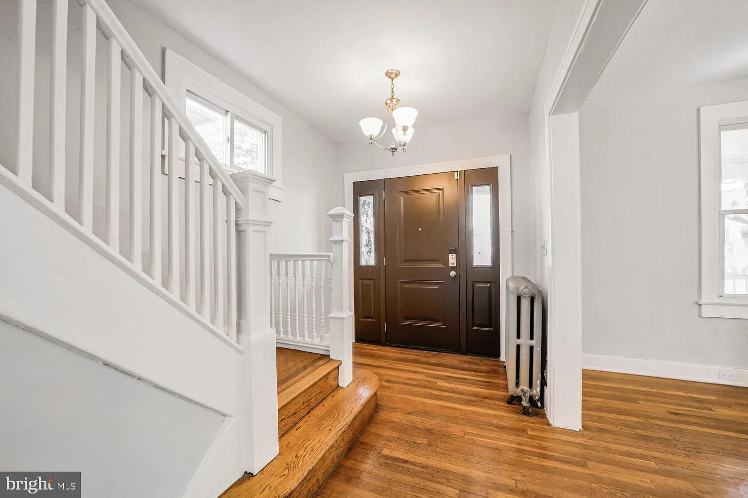 3 bed, 2.0 bath, 2156 sqft, $4,500 — Photo 2