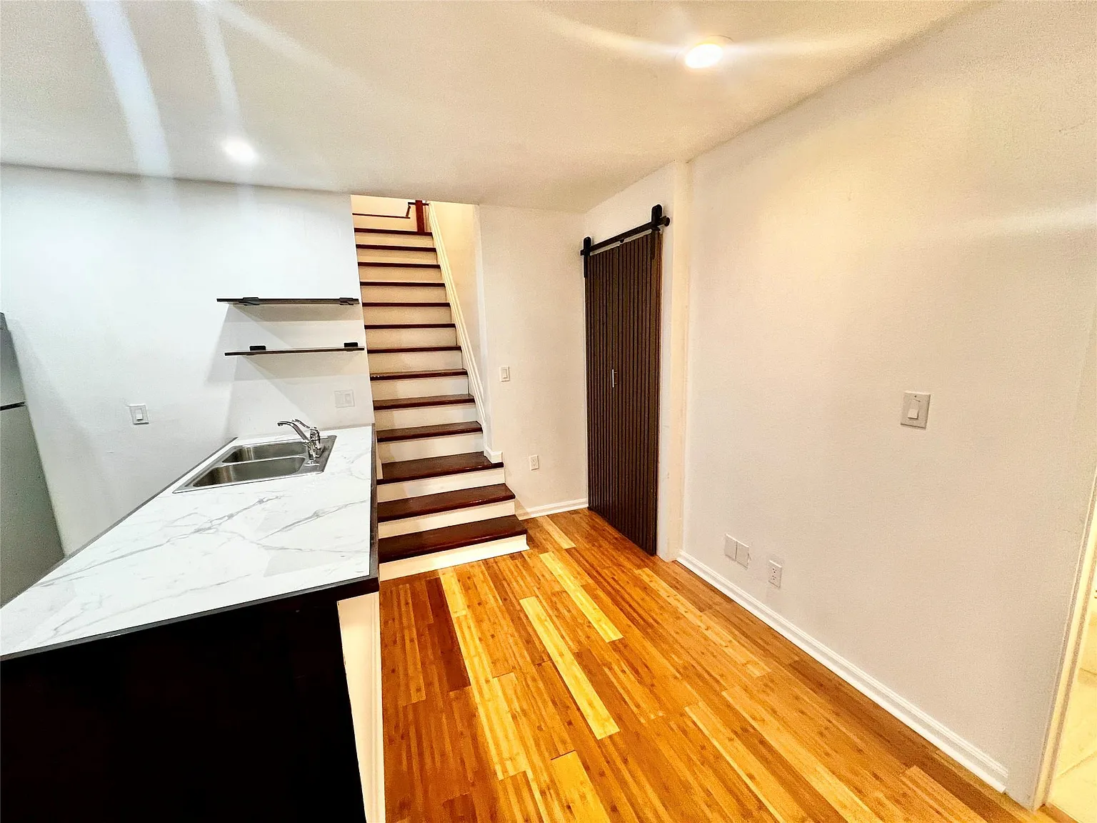 1 bed, 1.0 bath, 600 sqft, $995 — Photo 4