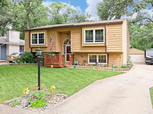 902 Wilson Ct, Zion, IL 60099