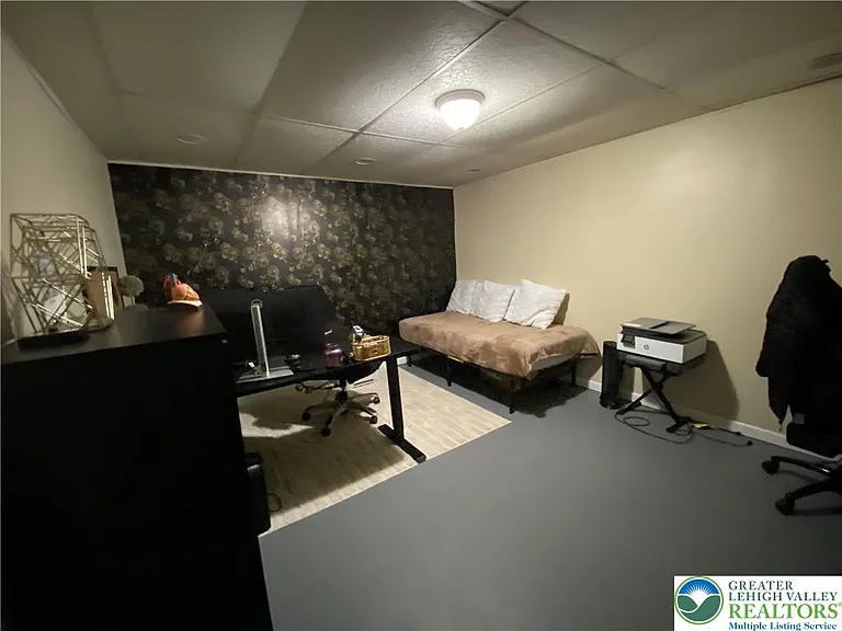 1656 Angela Dr — Photo 16