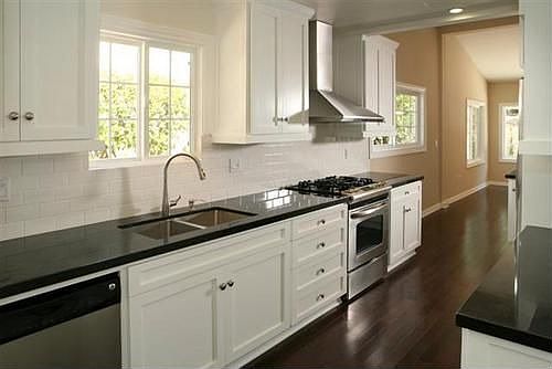 4th image of 5050 Crown Ave