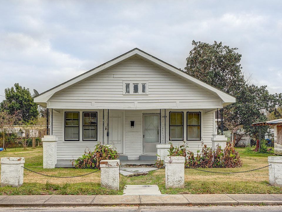 1st image of 1015 Iberia St