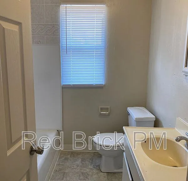 489 Cedar Ave — Photo 7