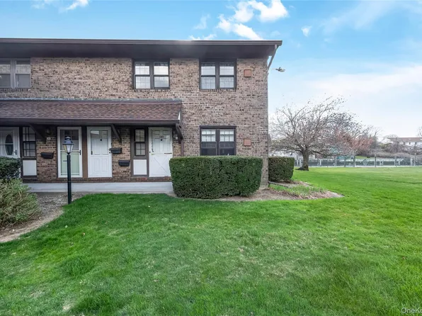 140 Mariners Way, Copiague, NY 11726