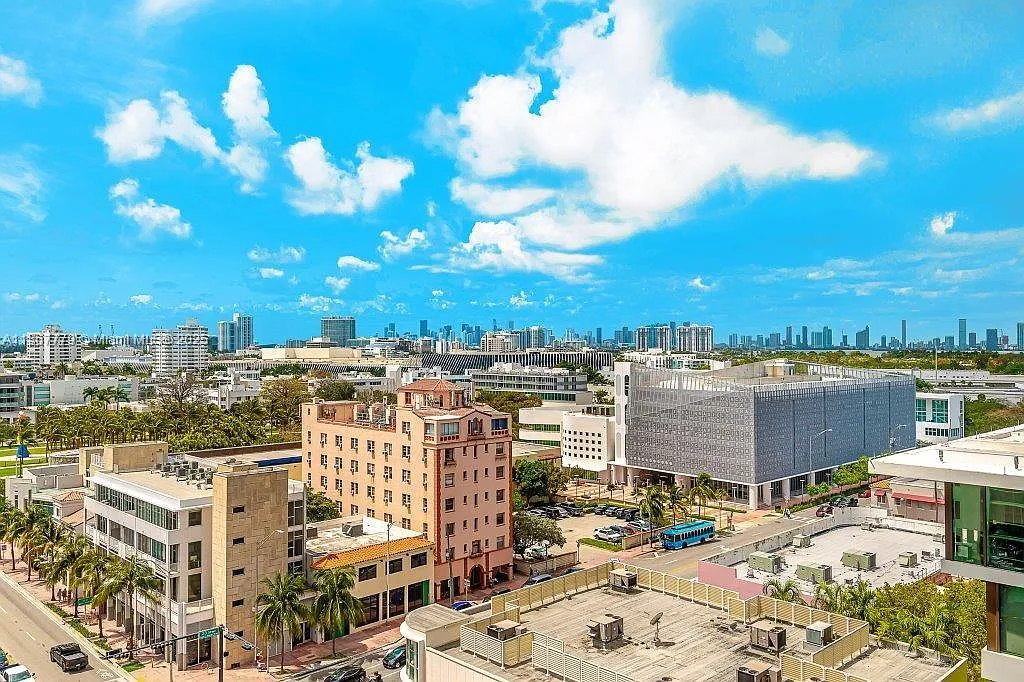 Roney Palace Condo — Photo 4