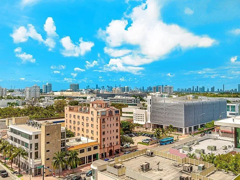 2301 Collins Ave #1032 — Photo 4