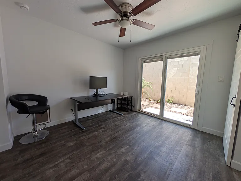 1022 W Mission Ln — Photo 15