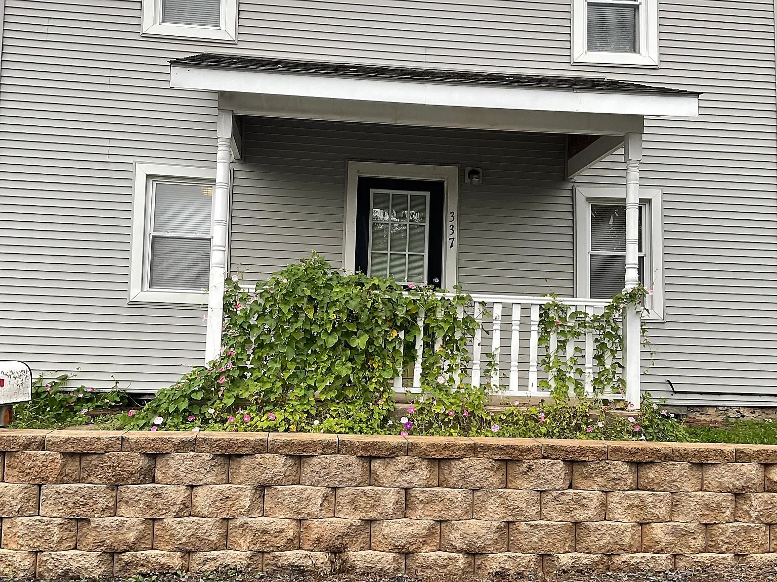 3 bed, 1280 sqft, $1,800 — Photo 1