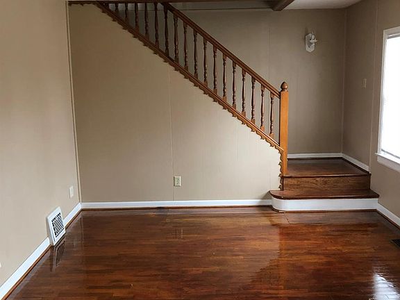 4th image of 521 W Beloit Ave